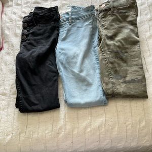 Girls 9/10 lot of Abercrombie kids jeans/jeggings l. Camo pair are 9/10 slim.